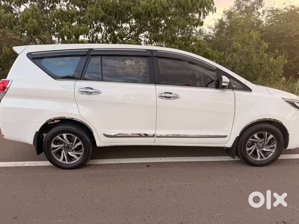 Toyota Innova Crysta 2.4 V 8 Str, 2022, Diesel