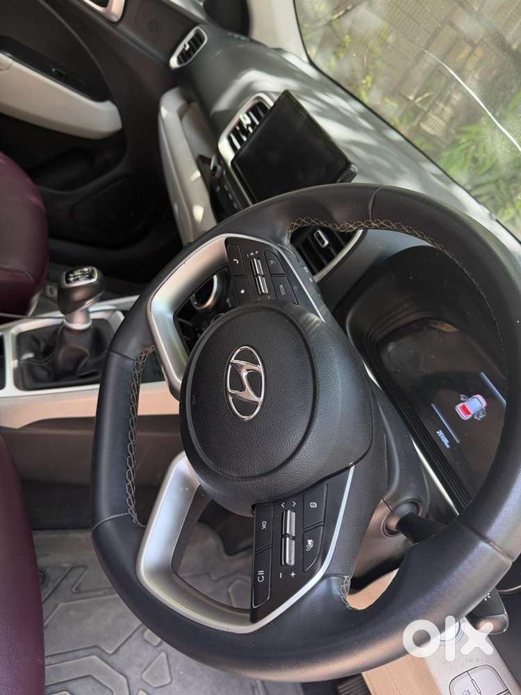 Hyundai Venue 2022 Petrol 25000 Km Driven
