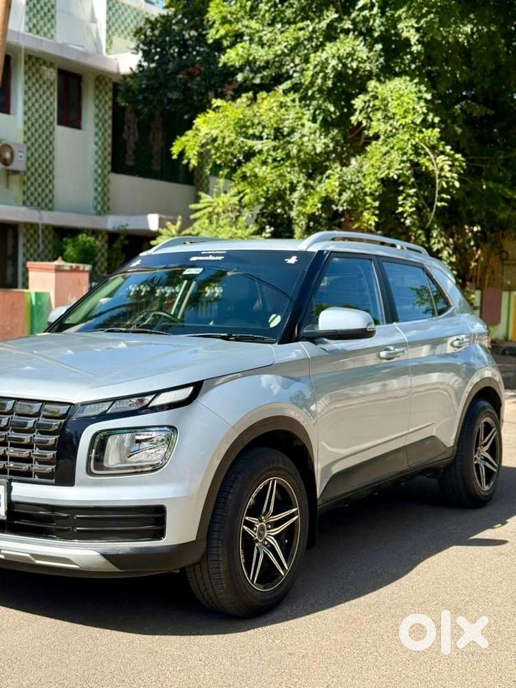 Hyundai Venue 2023 Diesel Well Maintained