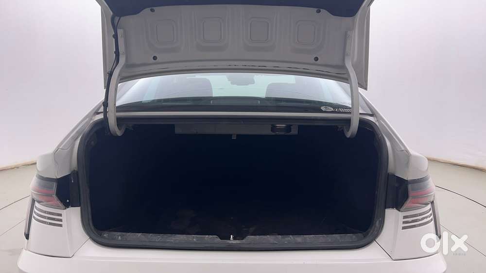 Hyundai Verna 1.5 Sx (o) Turbo Petrol Mt, 2023, Petrol