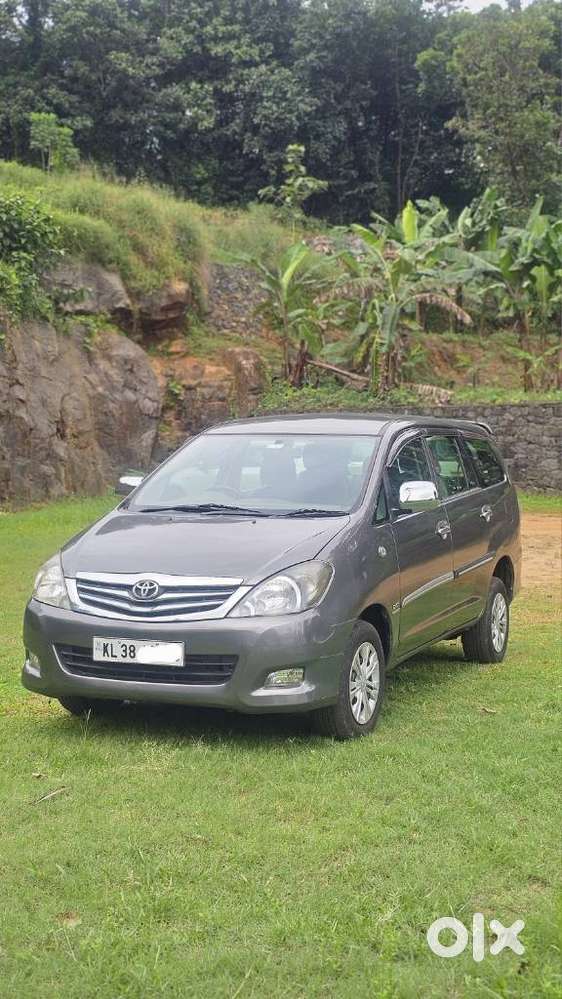 Toyota Innova 2.5 G (diesel) 7 Seater Bs Iv, 2011