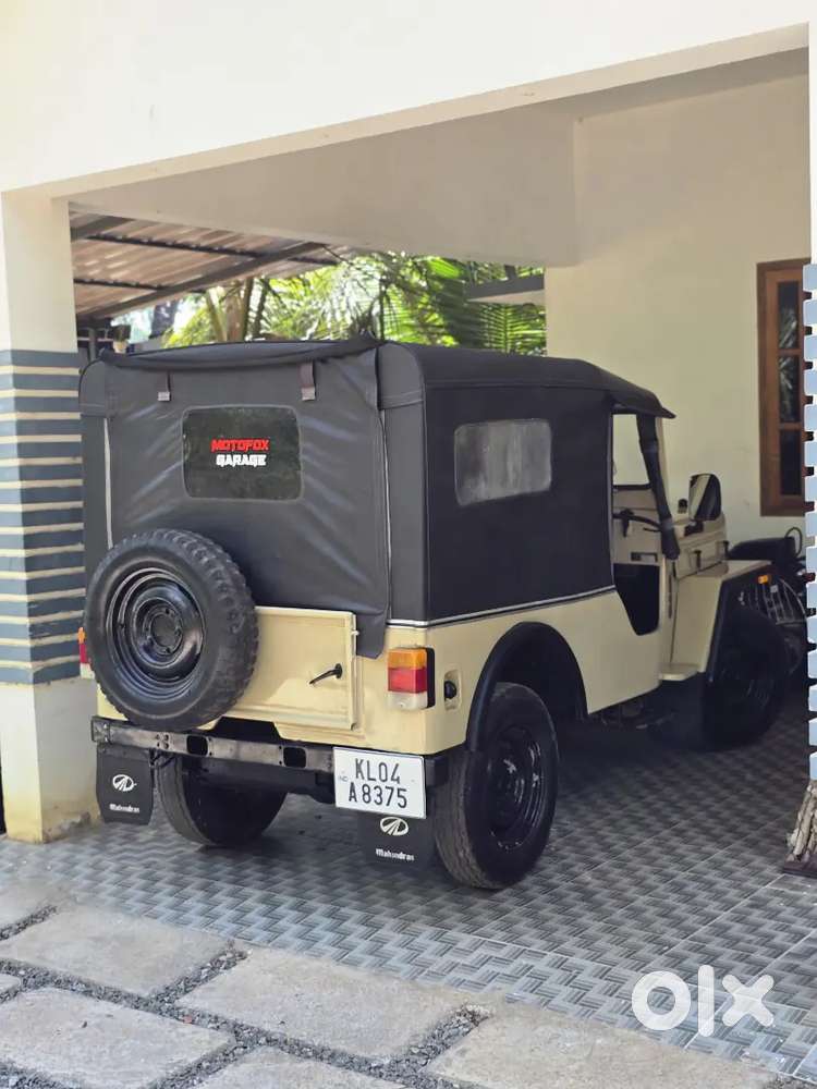 1993 Mahindra Jeep