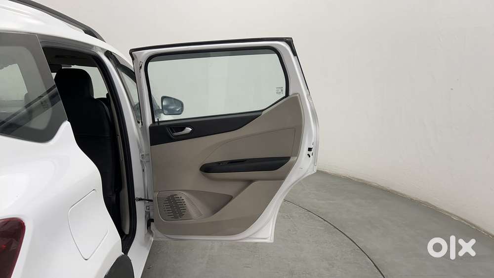 Renault Triber Rxz, 2022, Petrol