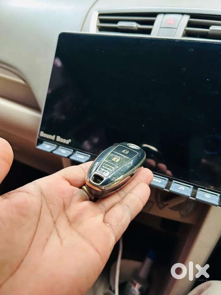 Touch Screen, Reverse Camera,push Button Start,seal Tyres