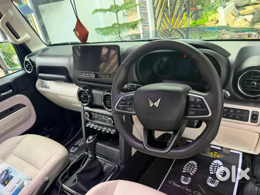 Mahindra Thar Roxx Petrol 2025