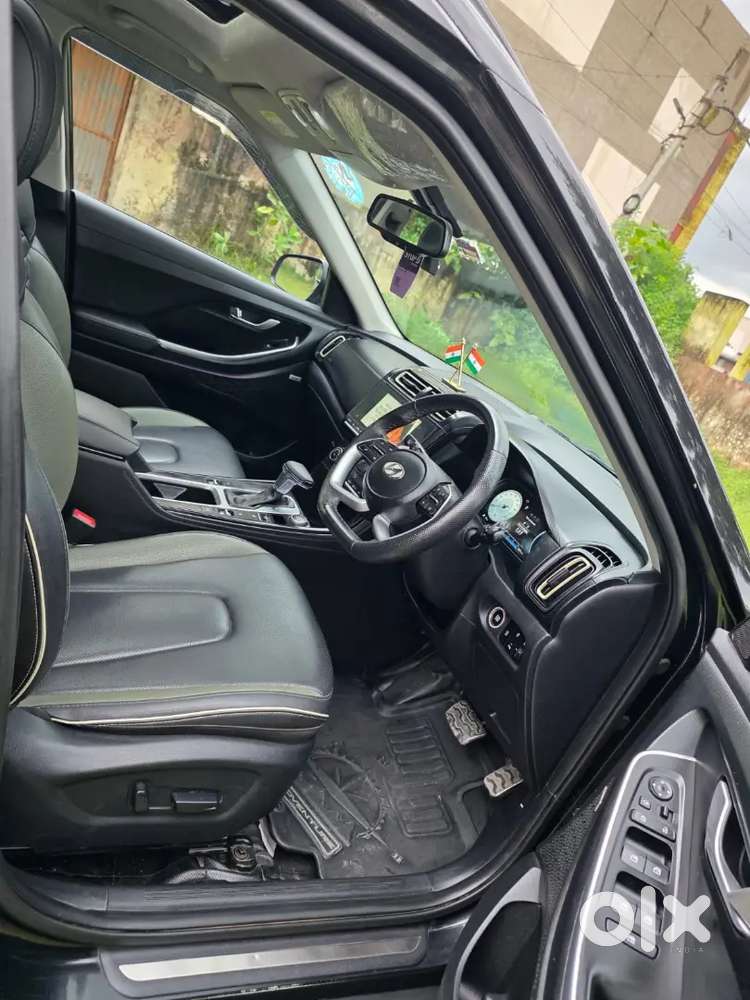 Hyundai Alcazar  Signature (o) Seater 
Petrol 
Automatic Top