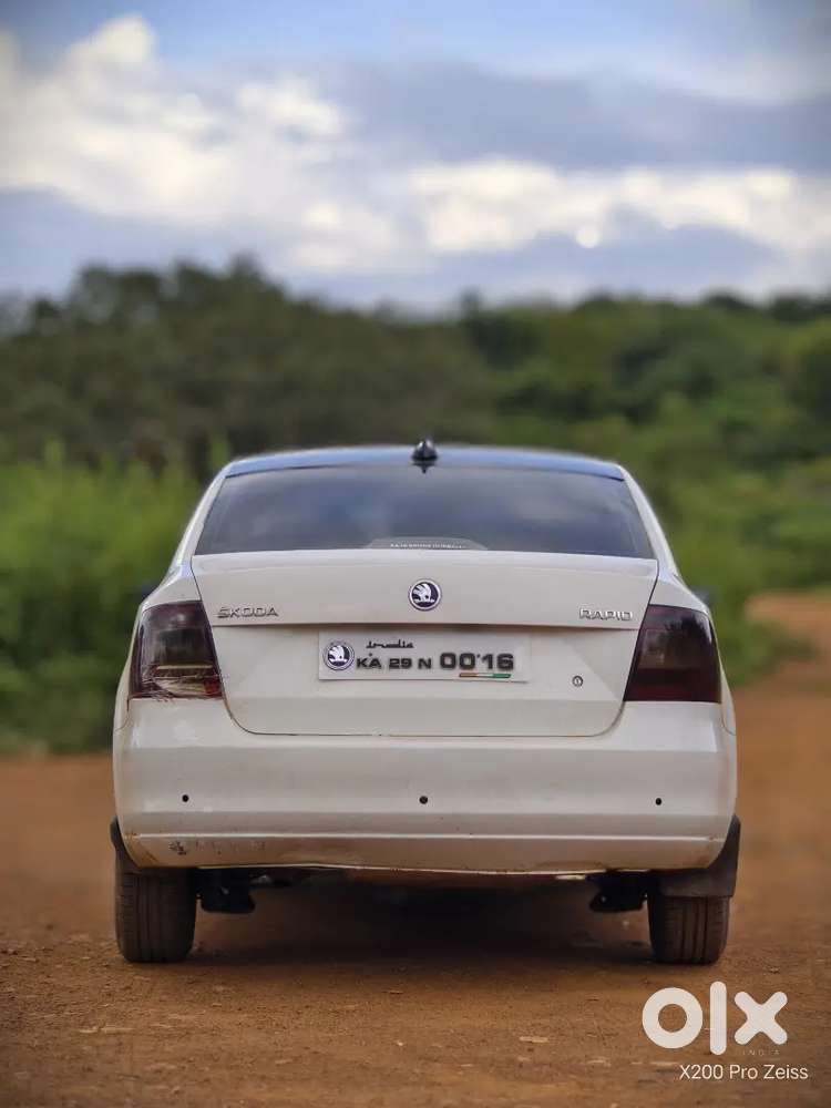 Skoda Rapid 2015 Diesel 127500 Km Driven Well Maintained