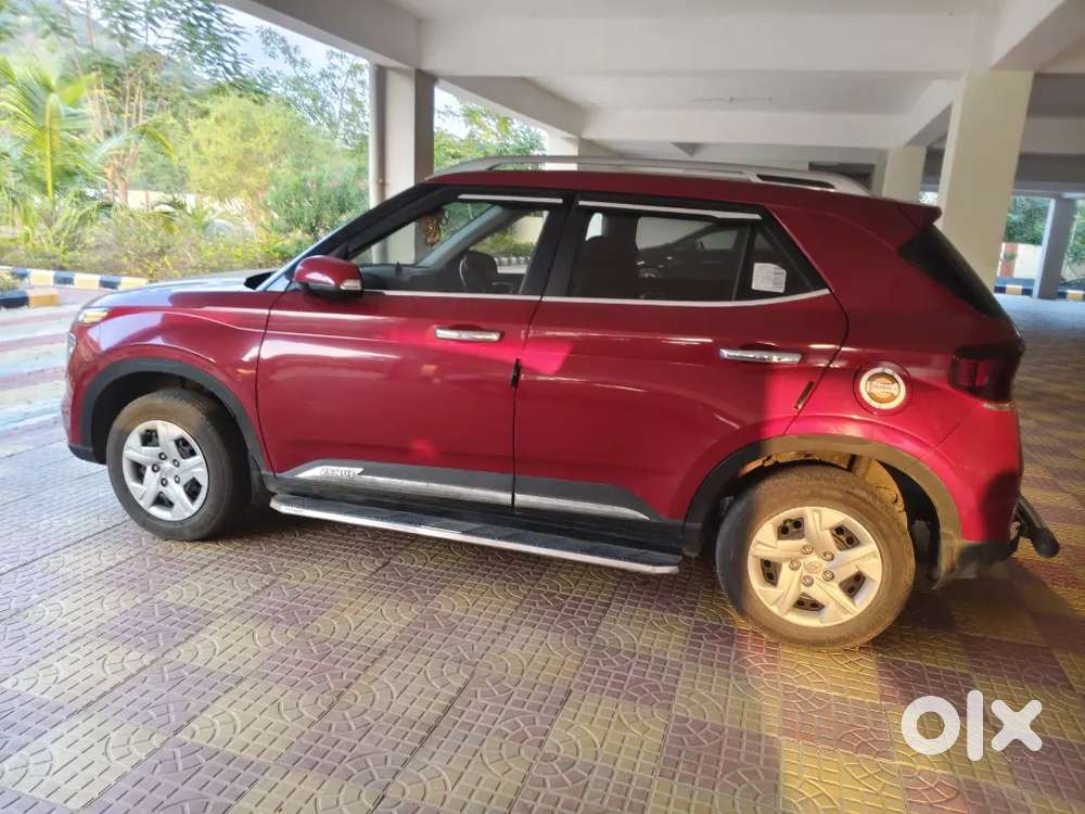 Hyundai Venue 2021 Petrol 28000 Km Driven First Owner