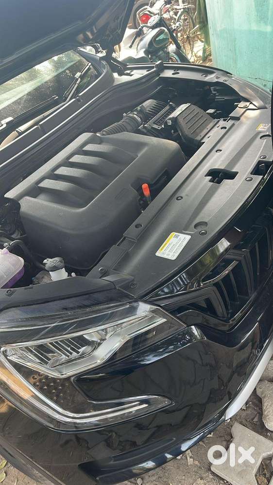 Mahindra Xuv700 Ax7l 2025 Reg Petrol