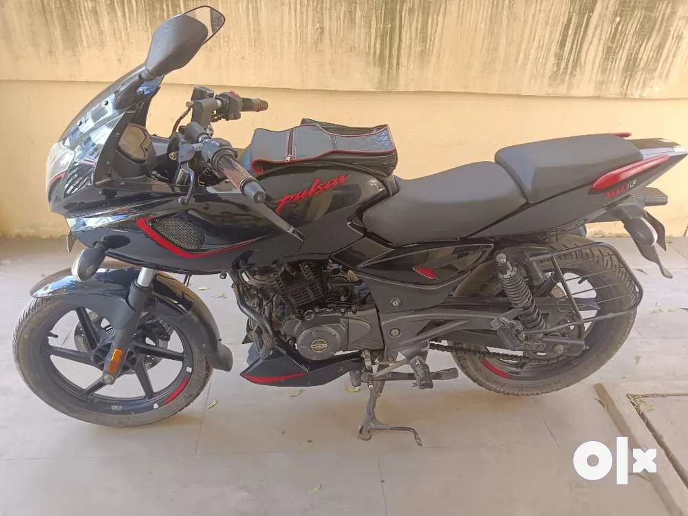 Pulsar 180f new model 2019 price hot sale