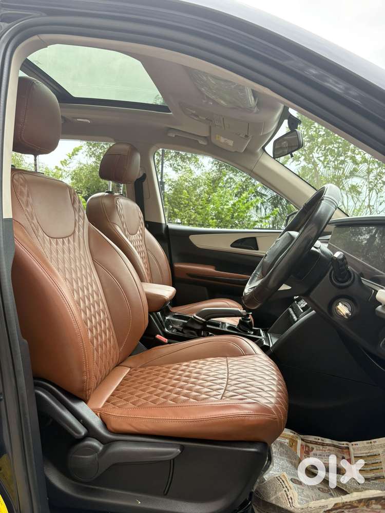 Mahindra Xuv700 2.0 Ax 5 Petrol Mt 7 Str, 2022, Petrol