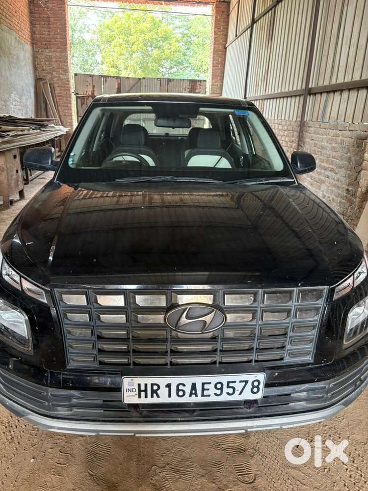 Hyundai Venue Petrol 2025