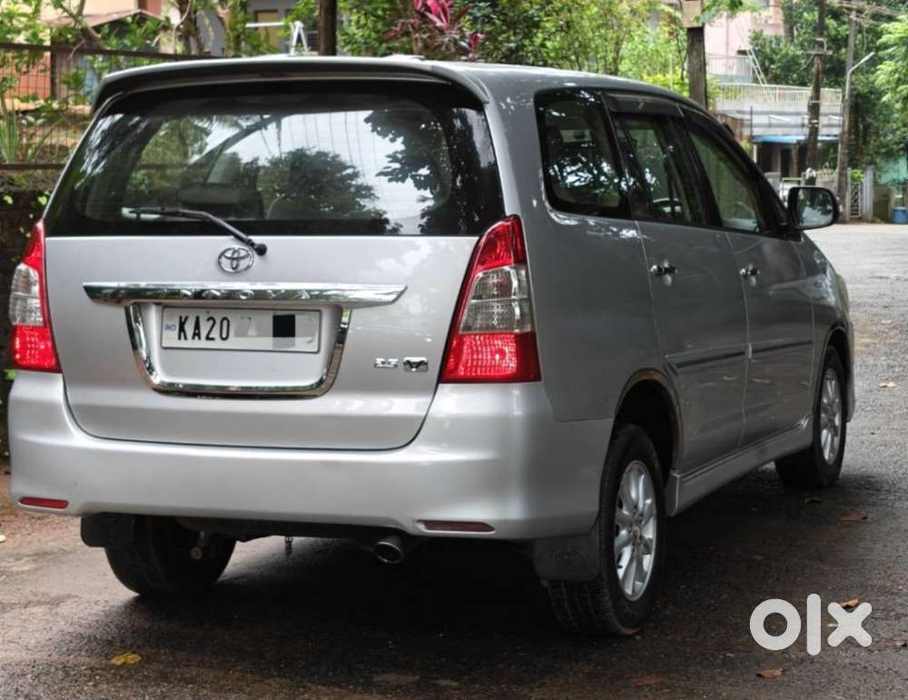 Toyota Innova 2.5 V Diesel 8-seater, 2013, Diesel