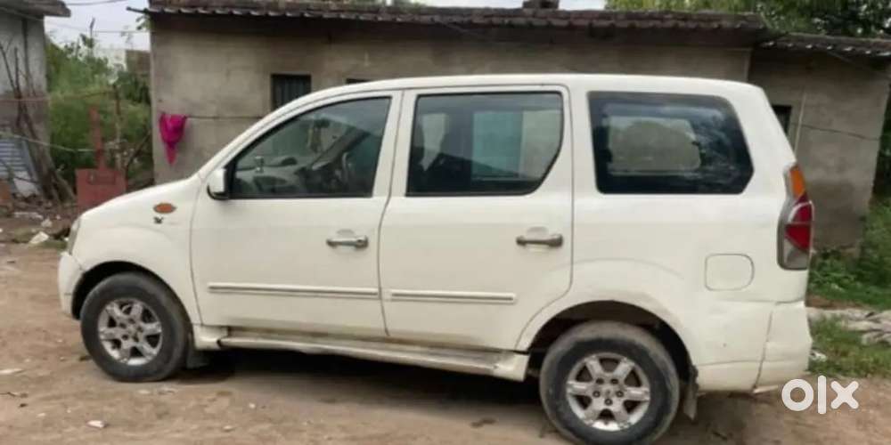 Maharashtra Mahindra Xylo Scape Mey Dena Hai Car Full Condi.