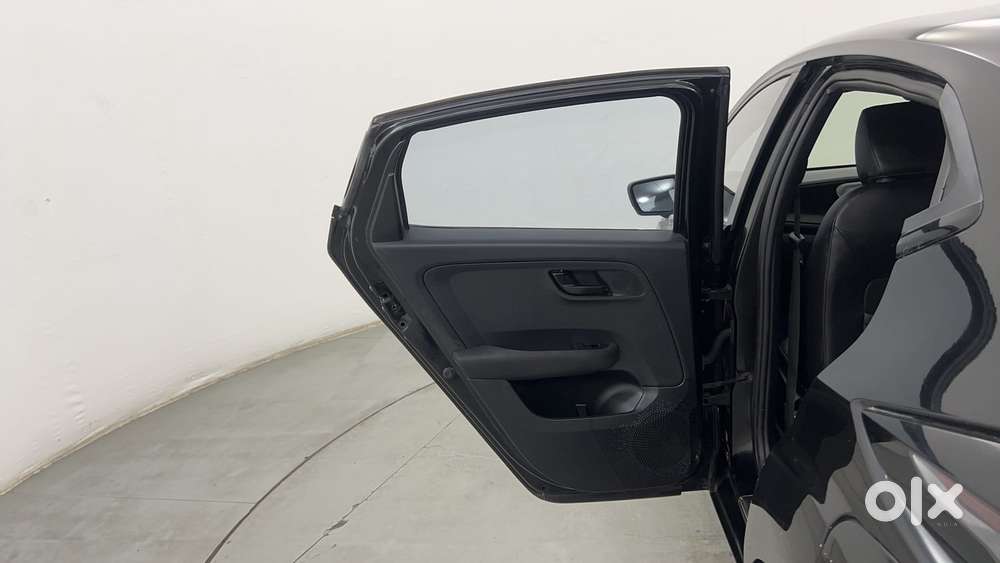 Tata Altroz 1.2 Xz Plus Dark Edition, 2021, Petrol