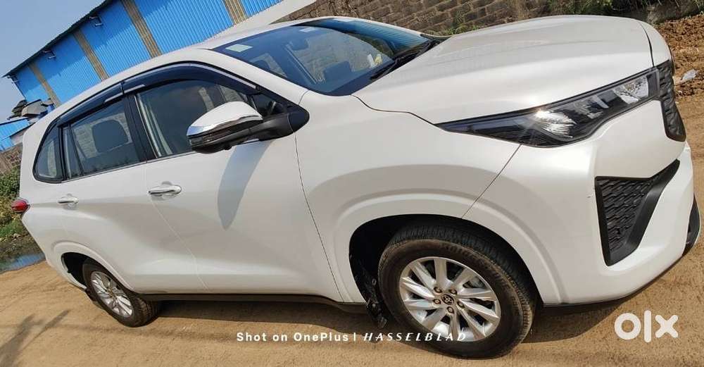 Toyota Innova Hycross 7s Option, 2025, Petrol