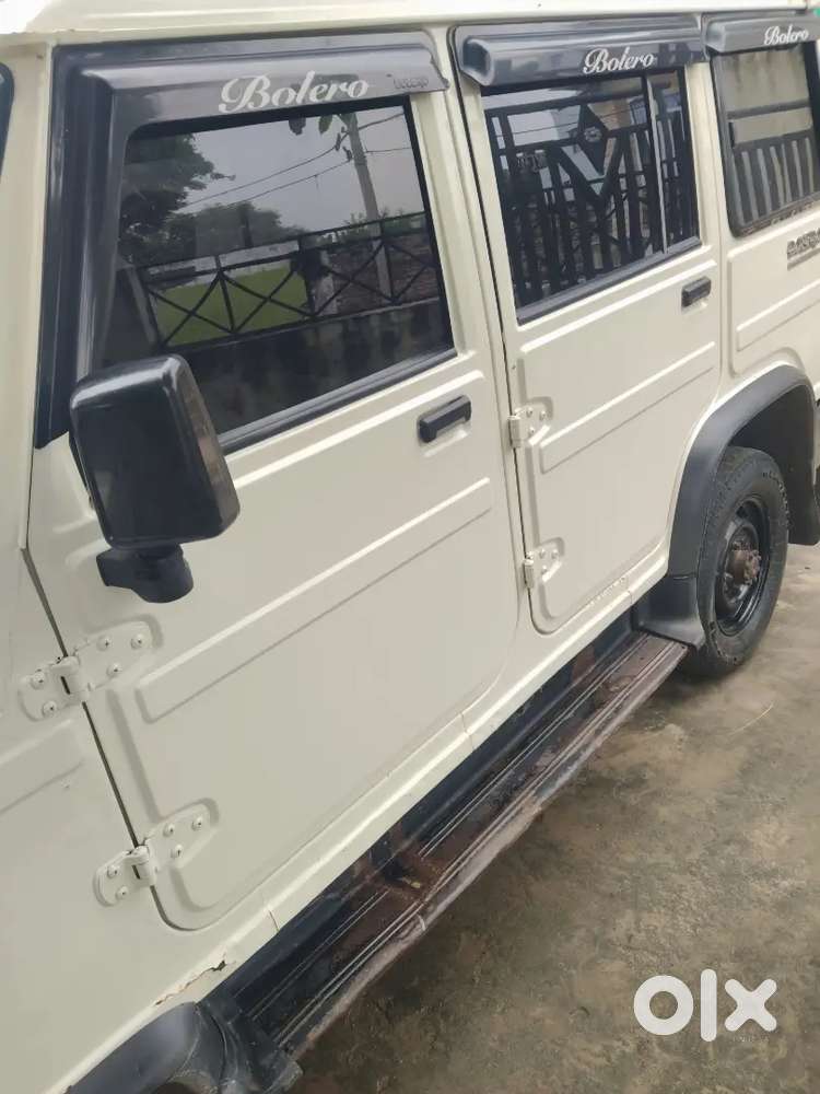 Mahindra Bolero 2015 कार