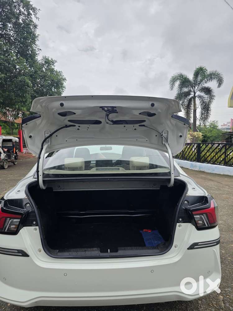 Maruti Suzuki Dzire Vxi Ags, 2024, Diesel