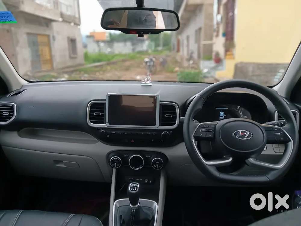 Hyundai Venue Petrol 2023 Sunroof Top Model