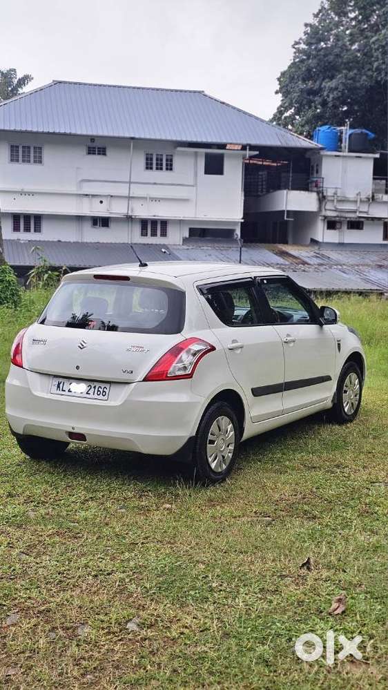 Maruti Suzuki Swift Vxi + Manual, 2012, Petrol