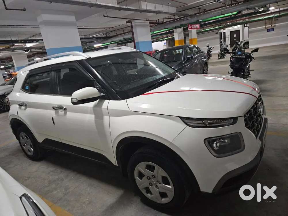 Hyundai Venue 2021 Petrol 57000 Km Driven