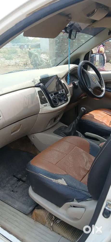 Toyota Innova 2011