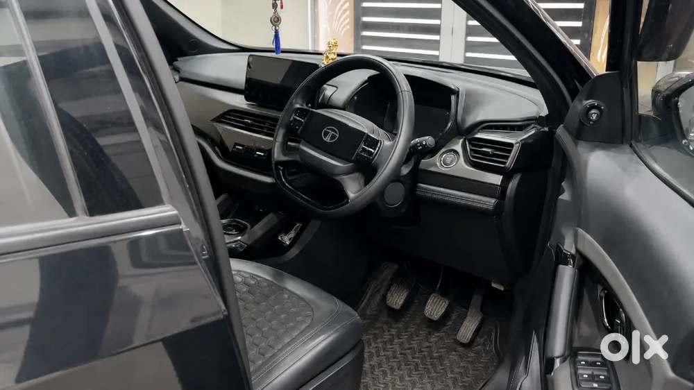 Tata Safari Pure Plus 2025 Dark Edition With Sunroof