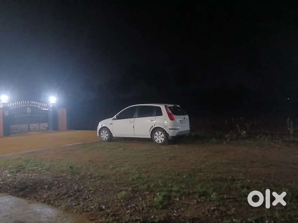 Ford Figo Petrol Titanium 2012
