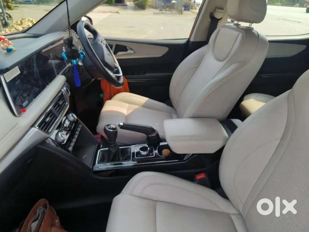 Mahindra Xuv700 2025 Petrol 15000 Km Driven