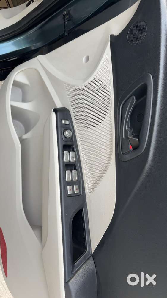 Mahindra Xuv300 W6, 2023, Petrol