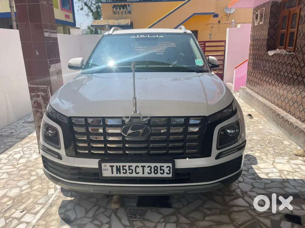 Hyundai Venue 2023 Petrol Well Maintained