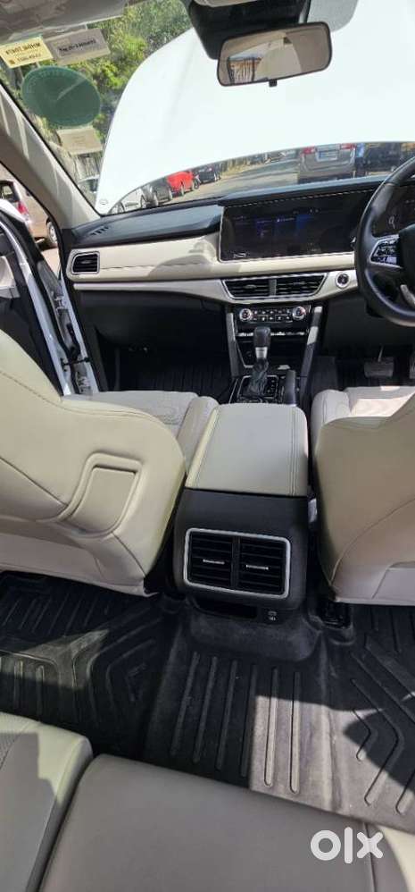Mahindra Xuv700 2.2 Ax 7 Diesel At Str, 2023, Diesel