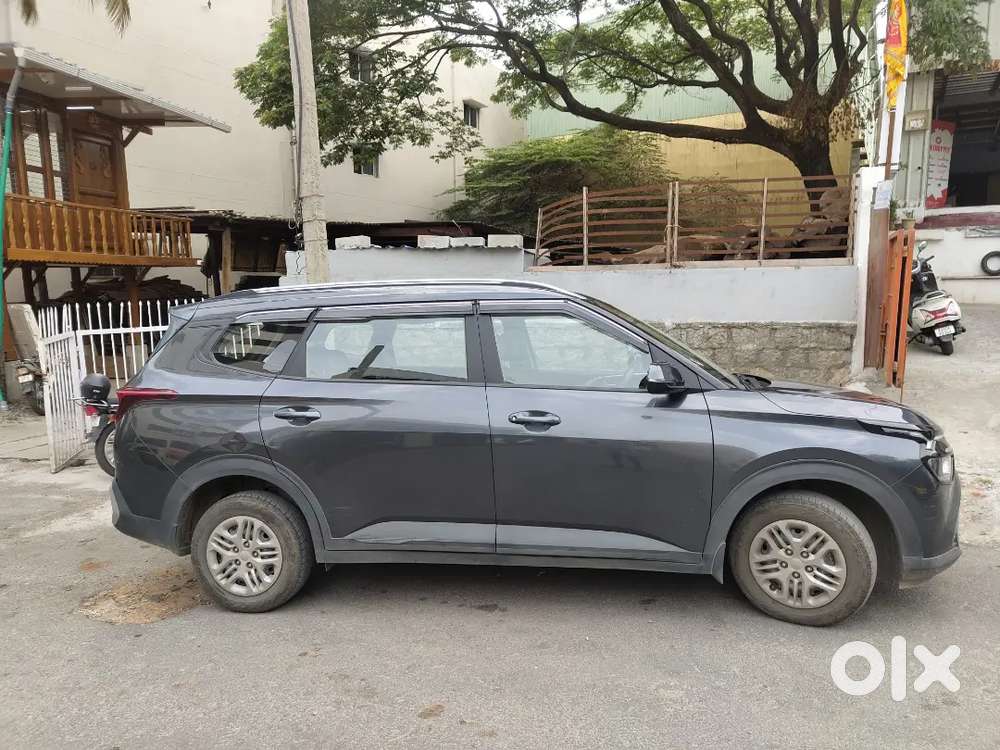 Kia Carens 2023 Petrol Well Maintained