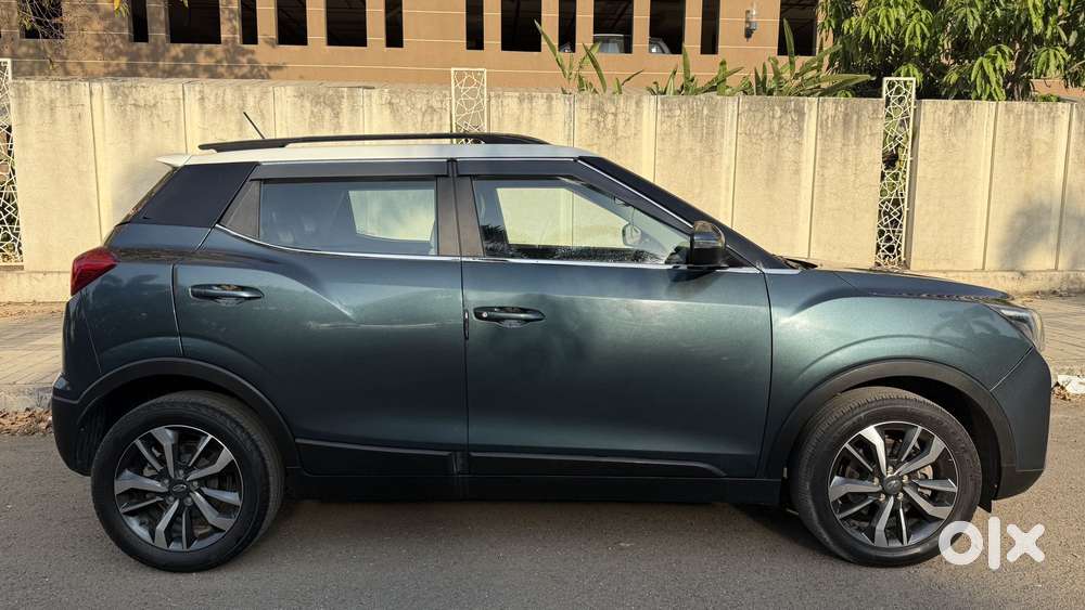 Mahindra Xuv300 1.2 W8 (o) Amt Petrol, 2023, Petrol