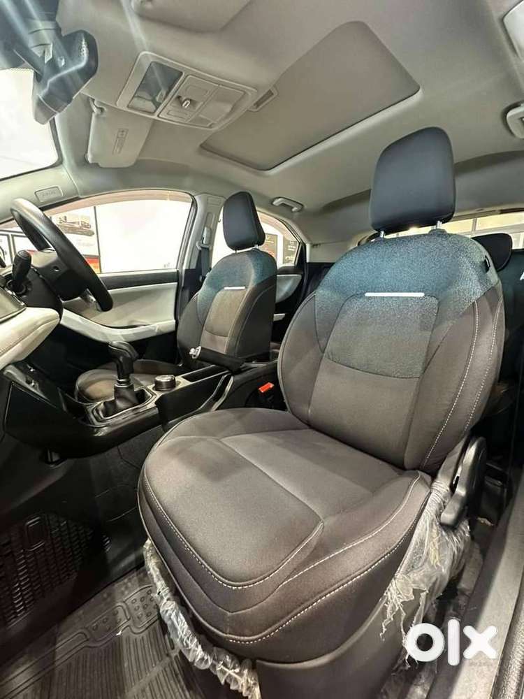 Tata Nexon Creative Plus(sunroof) 2024