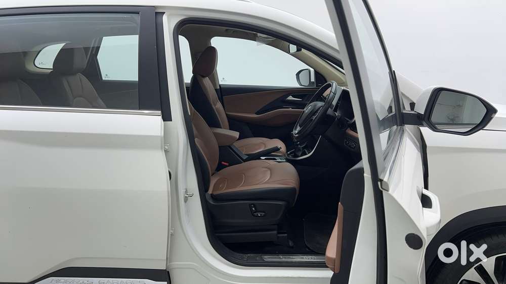 Mg Hector Plus Sharp Pro 1.5 Turbo Petrol Mt 6 Str, 2023, Petrol