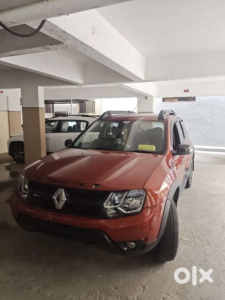 Renault Duster Petrol 2017 RXS CVT Automatic model