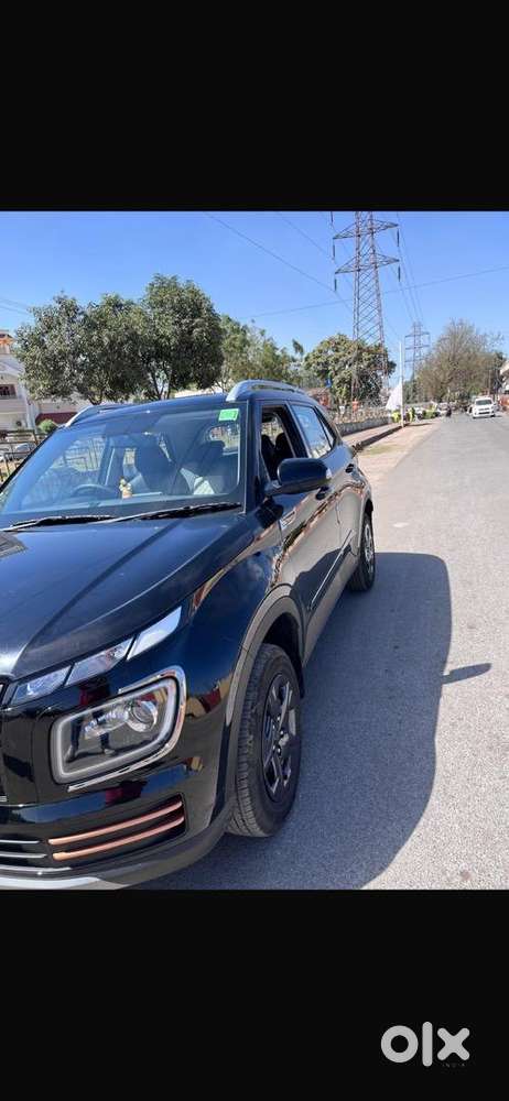 Hyundai Venue 2024 Petrol 26563 Km Driven