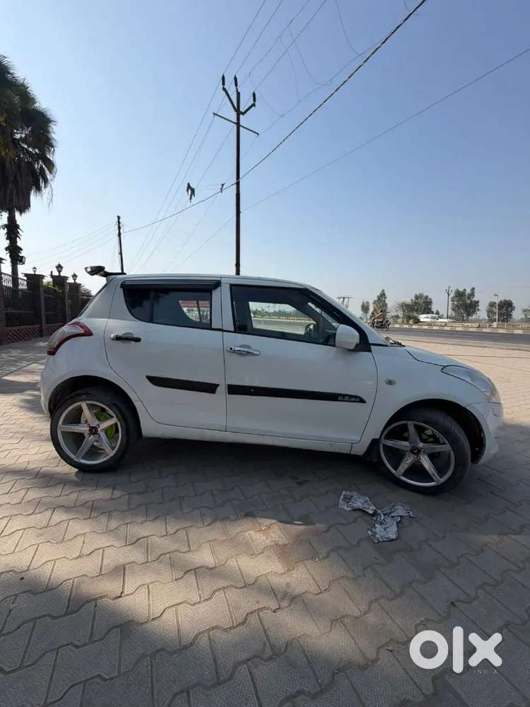 Maruti Suzuki Swift 2013 Cng & Hybrids Well Maintained