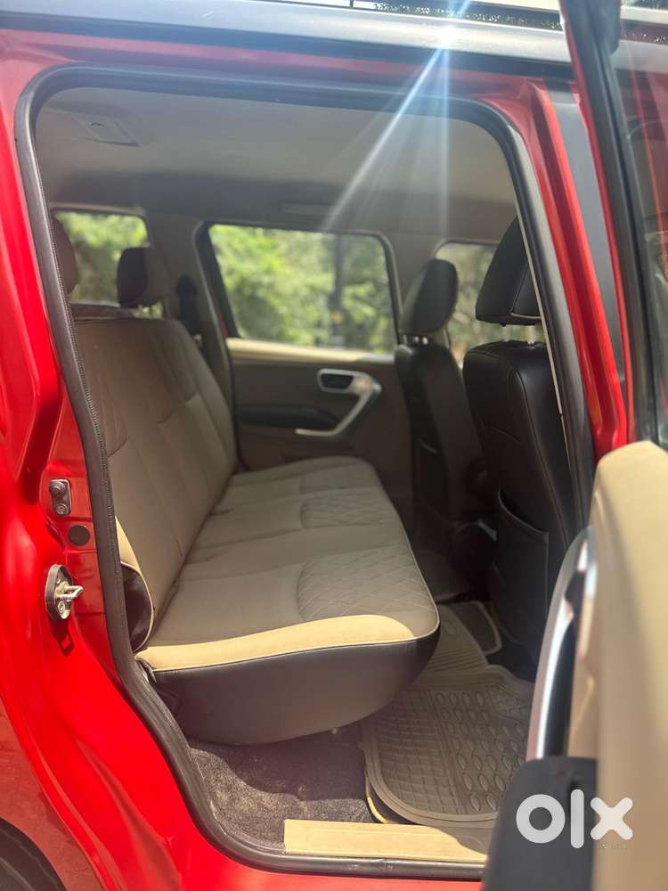 Mahindra Tuv 300 T10 Dual Tone, 2019, Diesel
