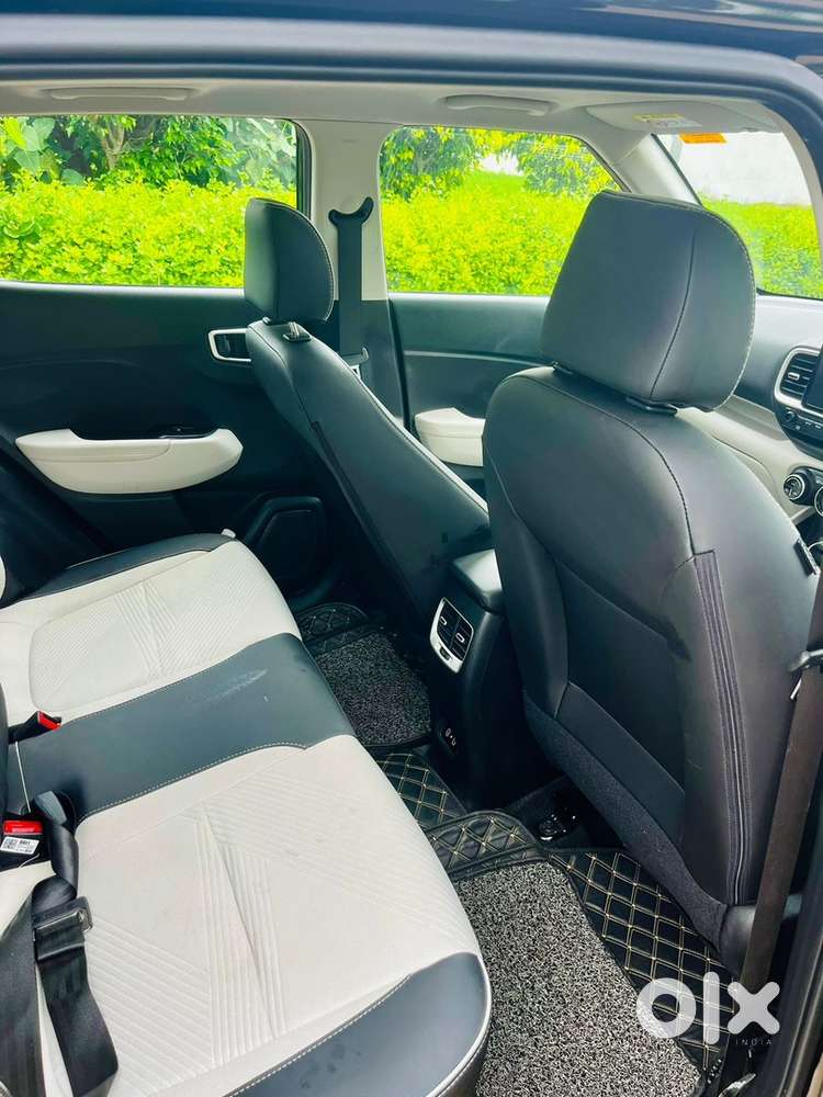 Hyundai Venue Diesel 2023 Top Model