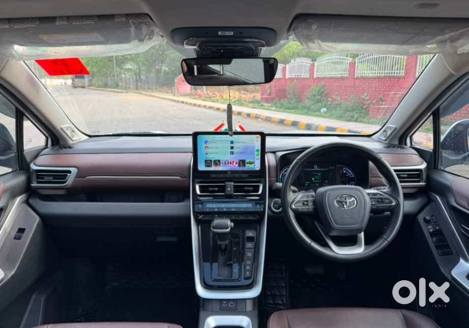 Toyota Innova Hycross 2.0 Zx (o) Hybrid 7 Str, 2025, Petrol