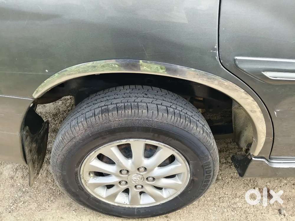 Toyota Innova 2012 Diesel 270000 Km Driven