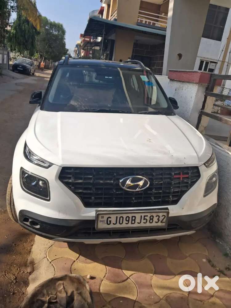 Hyundai Venue 2022 Car Model 1st Owner Fully Automatic