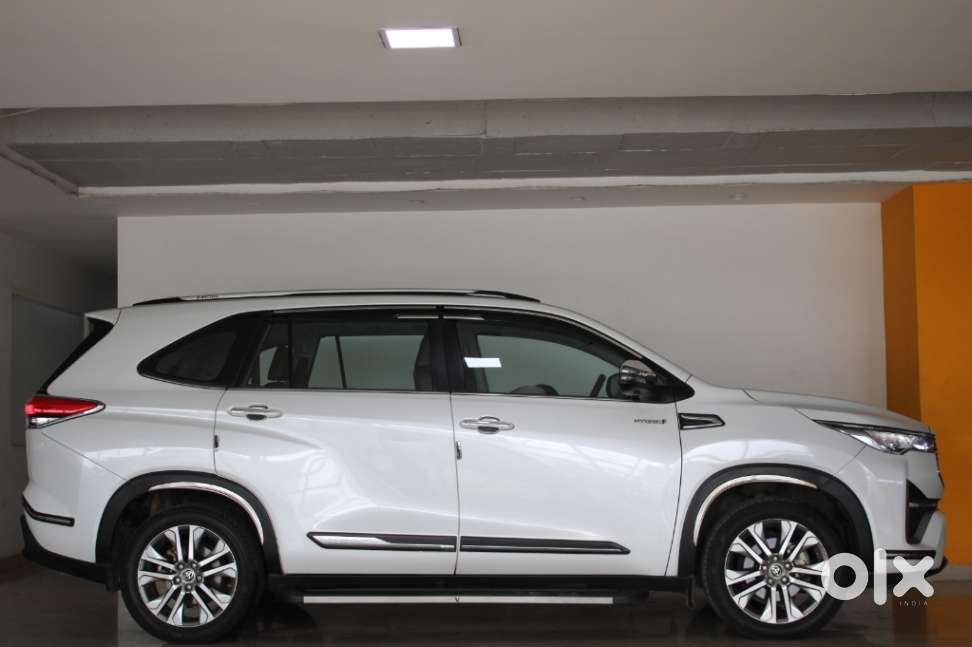 Toyota Innova Hycross 2.0 Zx (o) Hybrid 7 Str, 2024, Petrol