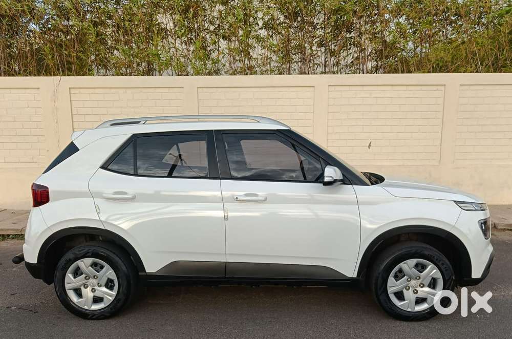 Hyundai Venue E, 2021, Petrol