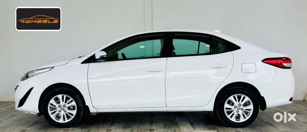 Toyota Yaris V Cvt, 2019, Petrol