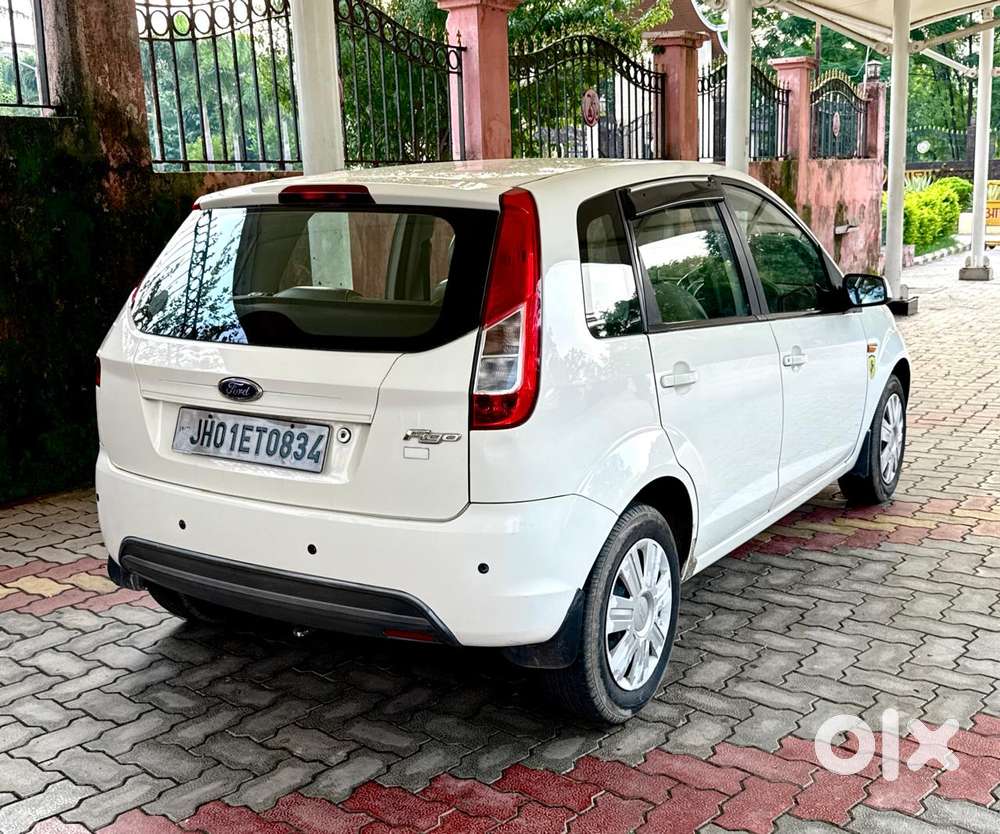 Ford Figo Petrol Titanium, 2013, Petrol