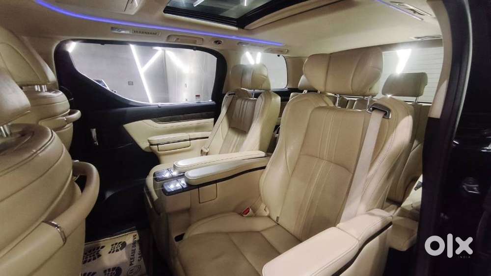 Toyota Vellfire 2.5 Executive Lounge, 2022, Petrol