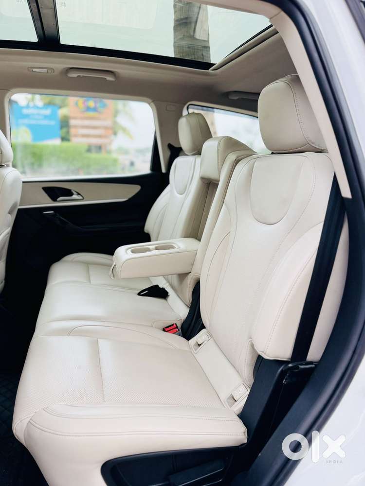 Mahindra Xuv700 2.2 Ax 7 Diesel At Luxury Pack Str Awd, 2023, Diesel